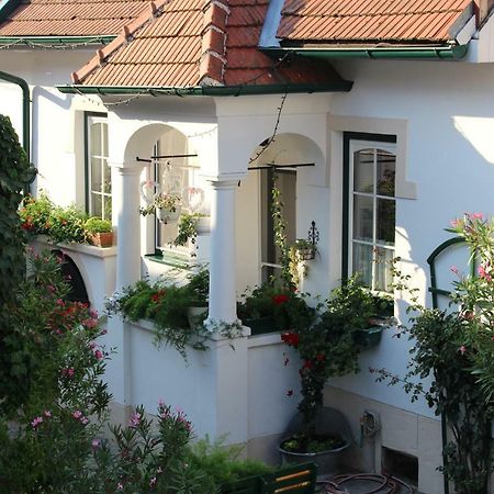 Appartement "Blumengassl" Moerbisch Am See Exterior photo